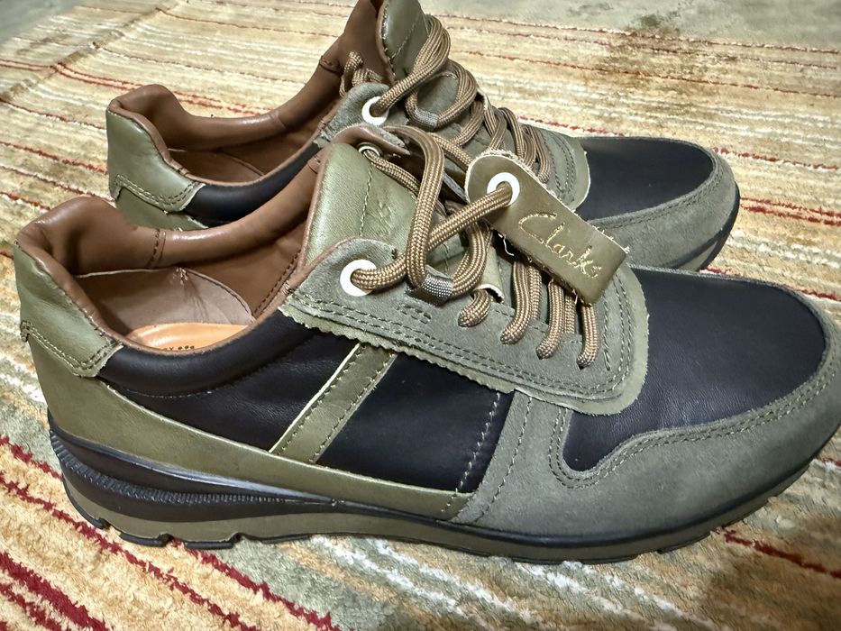 Кожанные новые кроссовки Clarks