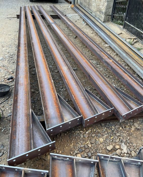 Vand 6ferme cu deschidere de 8m și 12stalpi la 3m