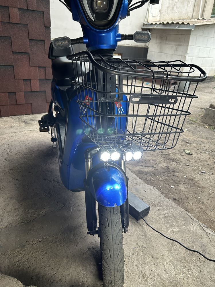 Продам электро мопед модели Ск8