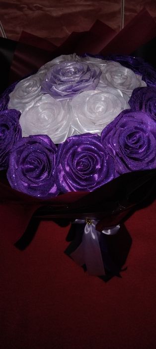 B7chete din satin realizate atent cu sclipici .cat și ornamente de cra