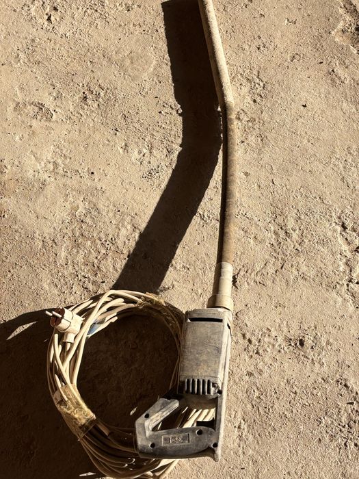 Вибратор для заливка битона