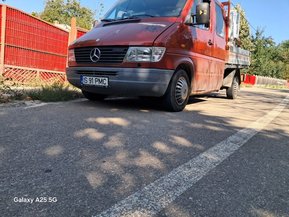 Vând  sprinter 208d