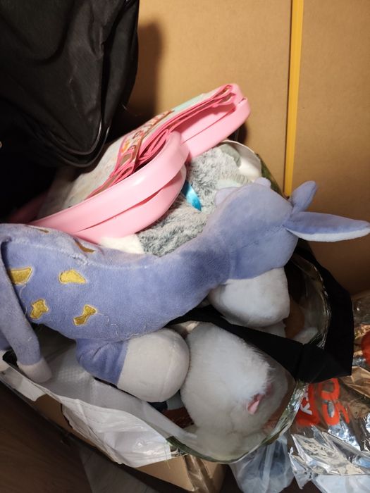 Lot jucării pentru bebeluși - pluşuri, zornăitori, figurine, cărticele