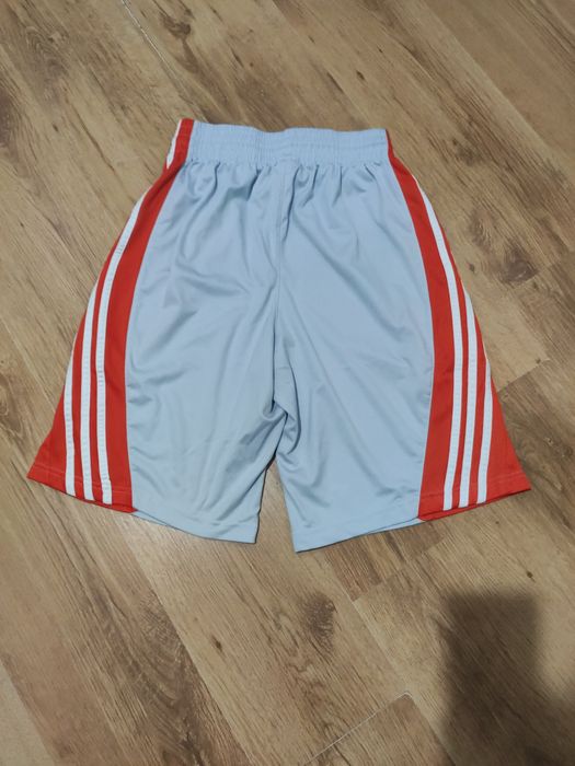Pantaloni scurți Adidas mărimea S
