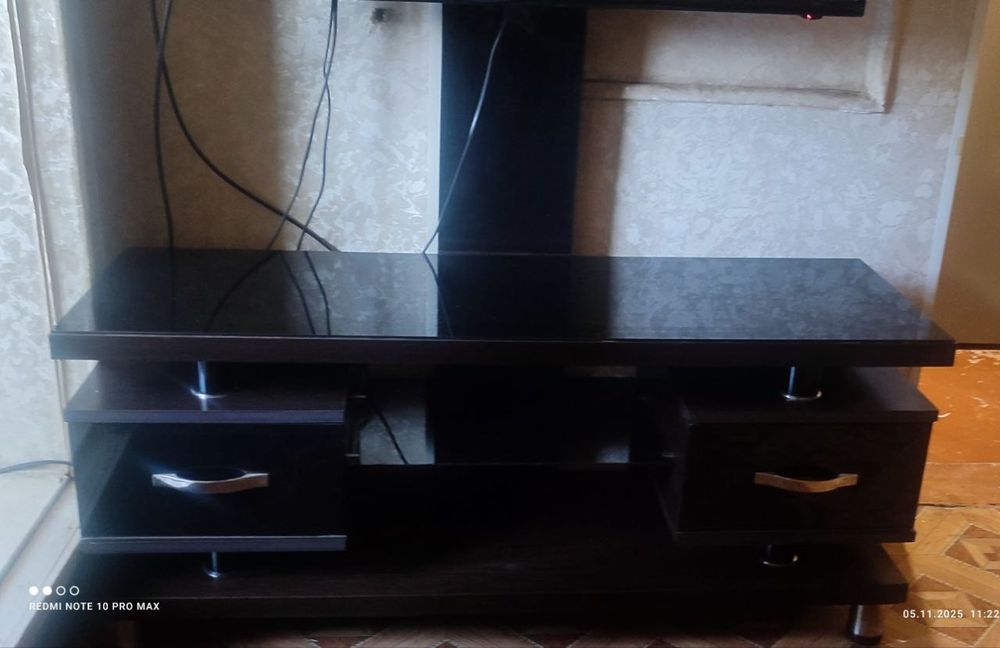 Продаеться полка от телевизора