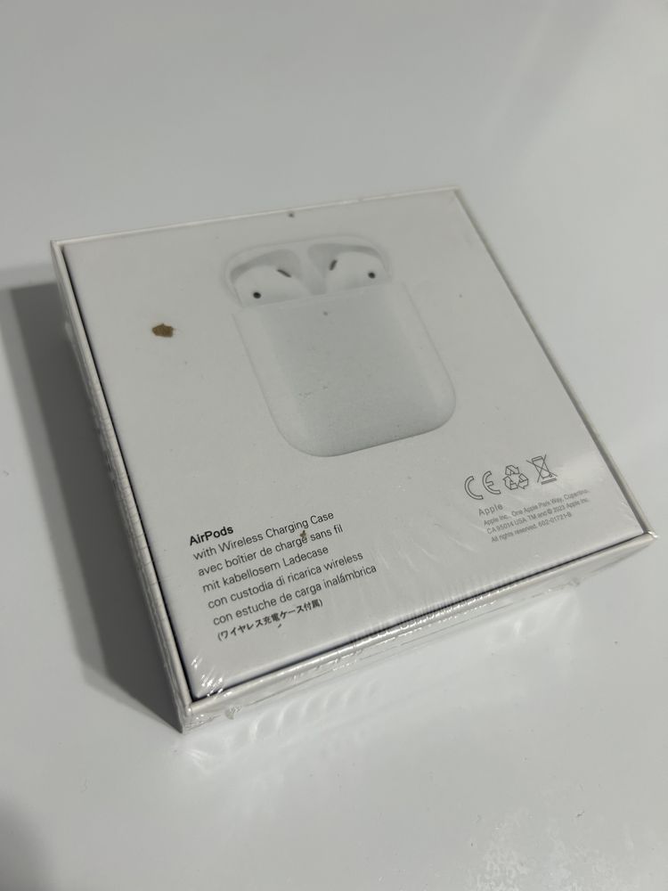 Продам наушник AirPods запечатанный новый