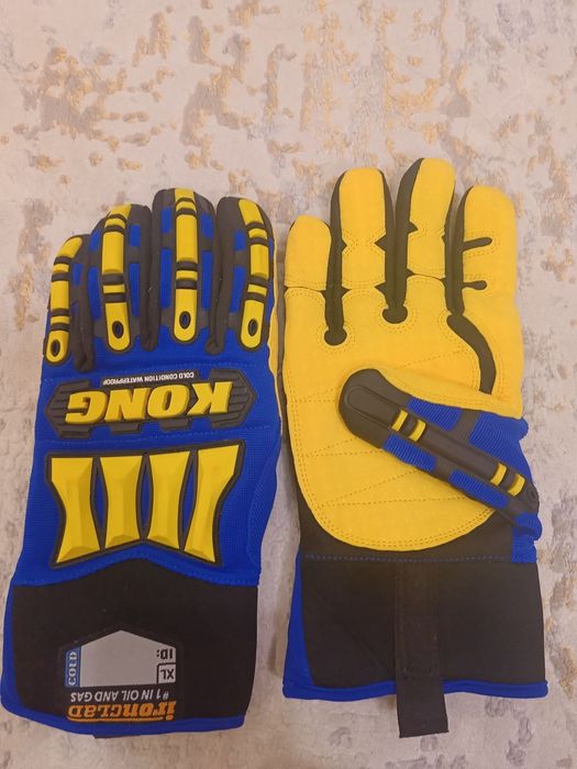 Продается спец перчатки