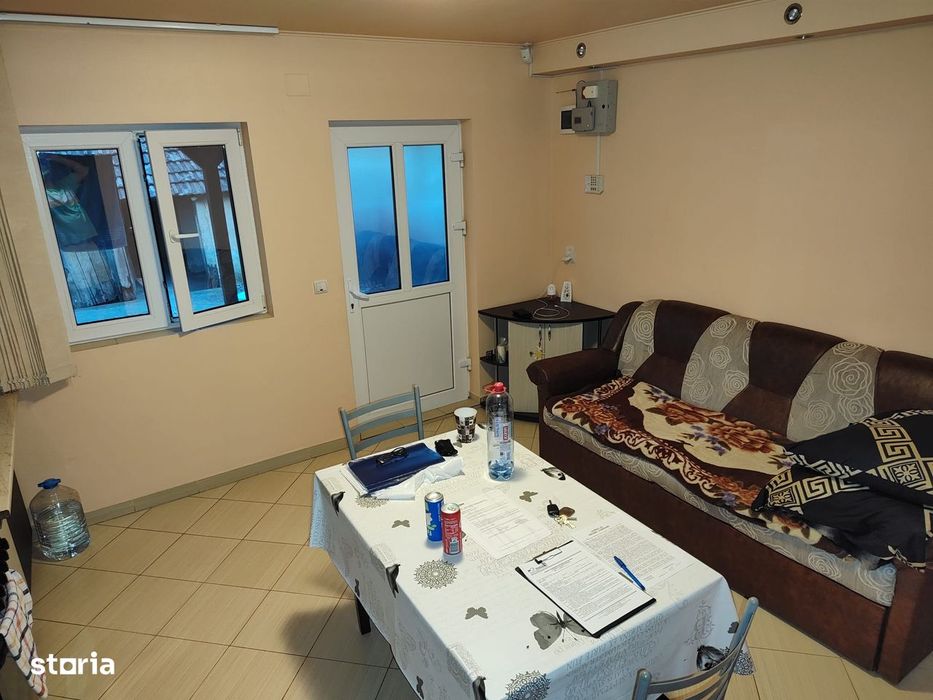 De vanzare Casa cu 3 camere si 2 parcele de teren comasate in Crai Nou