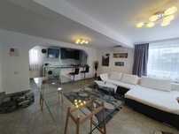 Vila (jumatate de duplex) cu garaj inclus