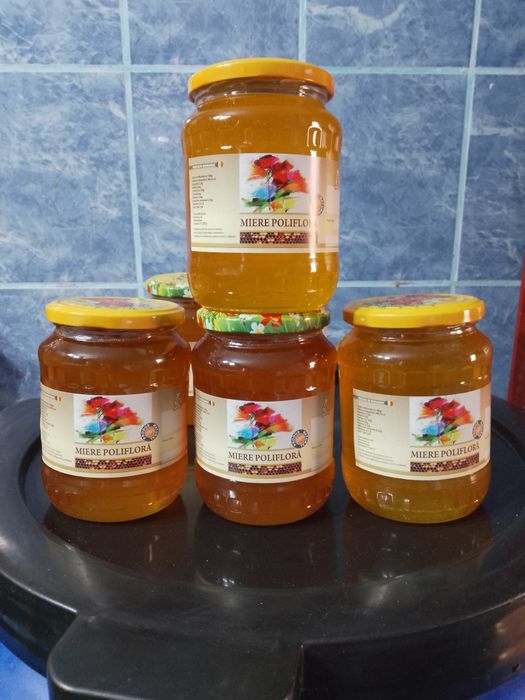 Miere de vânzare direct din stupina noastră