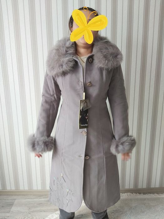 Кашемированное женское  пальто,Италия. Размер  42-46, мех съёмный.