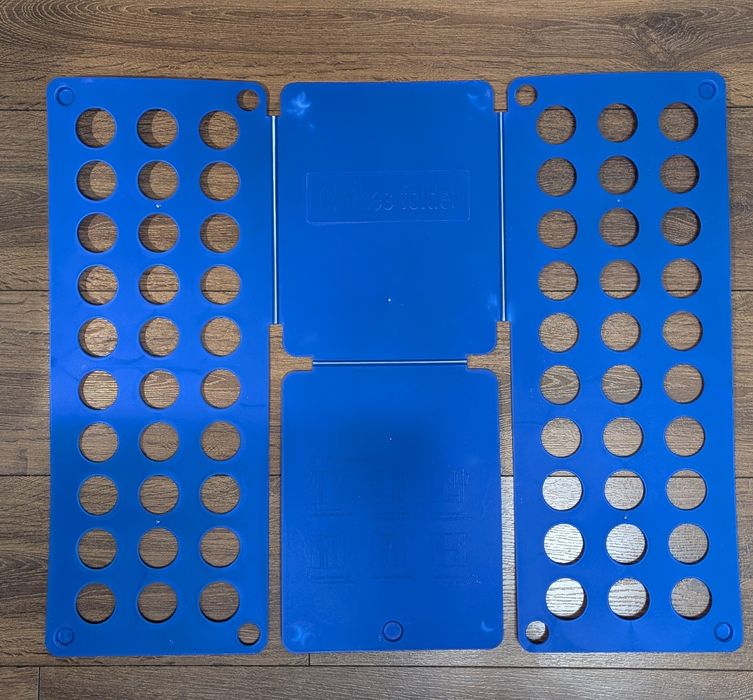 Dispozitiv împachetat haine