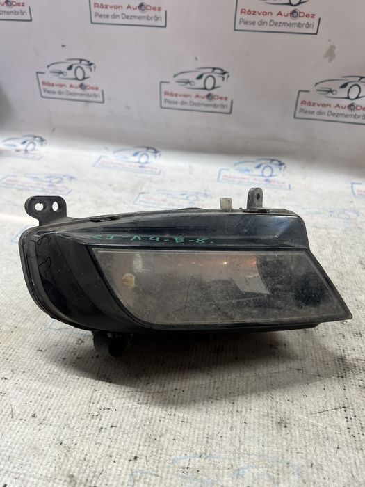 proiector stanga audi a4 b8 2014