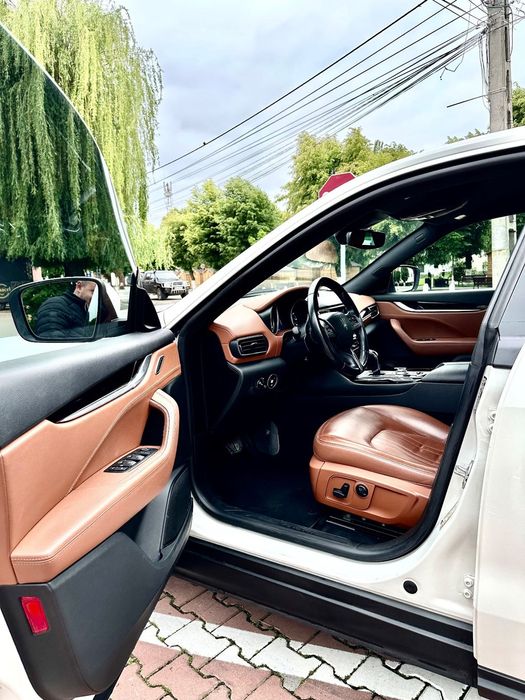 Maserati Levante Vând/ schimb Levante 3.0 benzină/4x4/perne