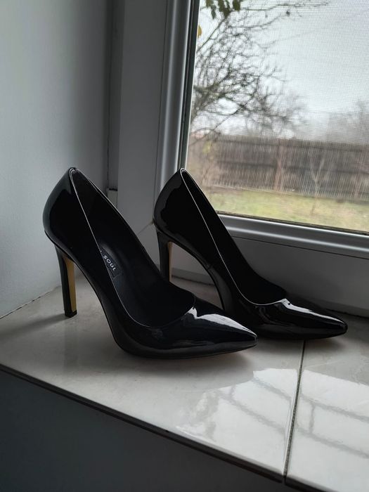 Pantofi Stiletto negri firma Michael Souls, Amazon