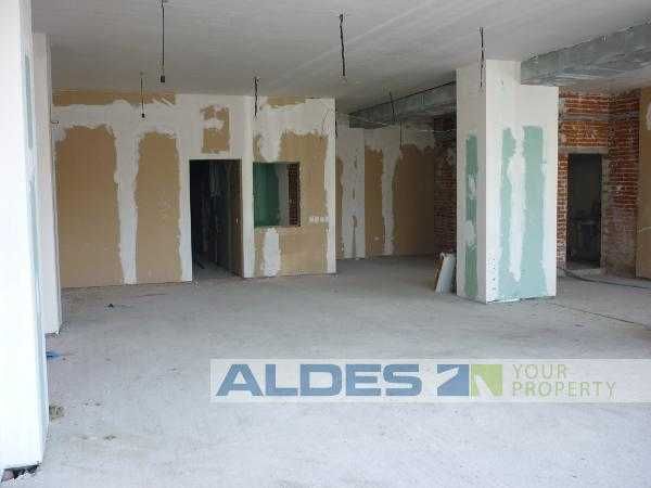 Продава се Магазин в София, Надежда 4 - 210 кв.м за 1042 €/кв.м - Снимка #1