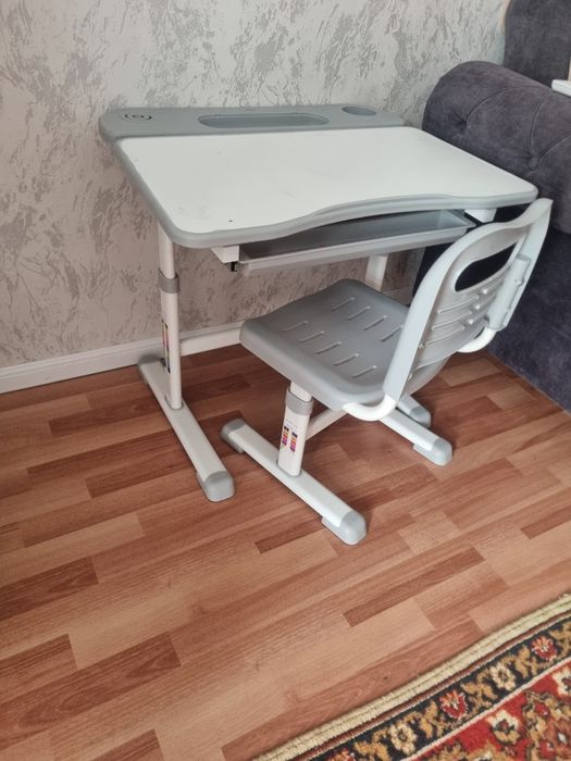 Продам детский стол и стул