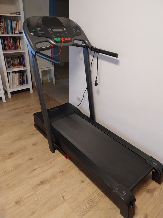 Vând banda de alergat la doar 2000 de lei folosită foarte puțin.