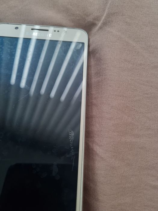 Телефон Samsung J7 2016