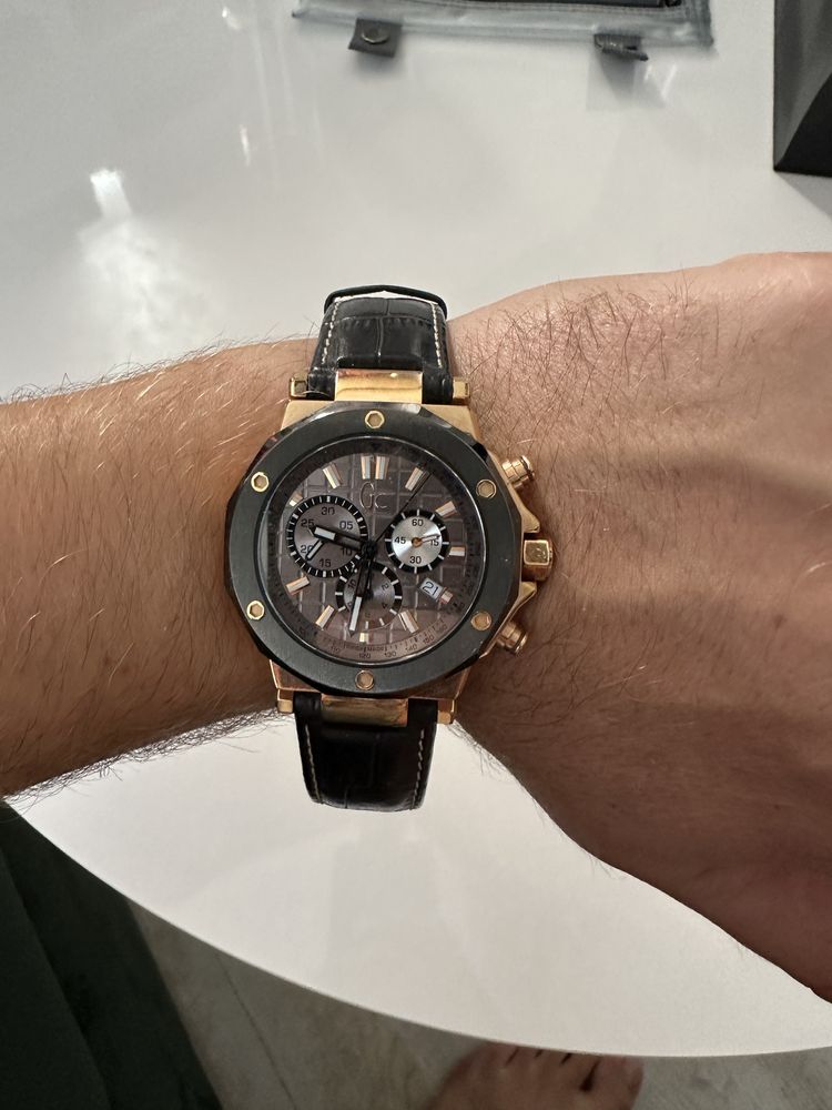 Vand ceas GC ( guess colection) Swiss made !