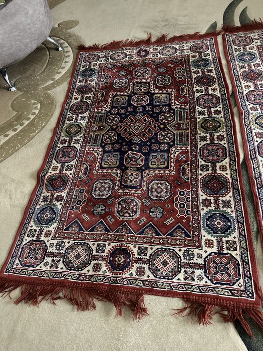 Предлагаются ковры