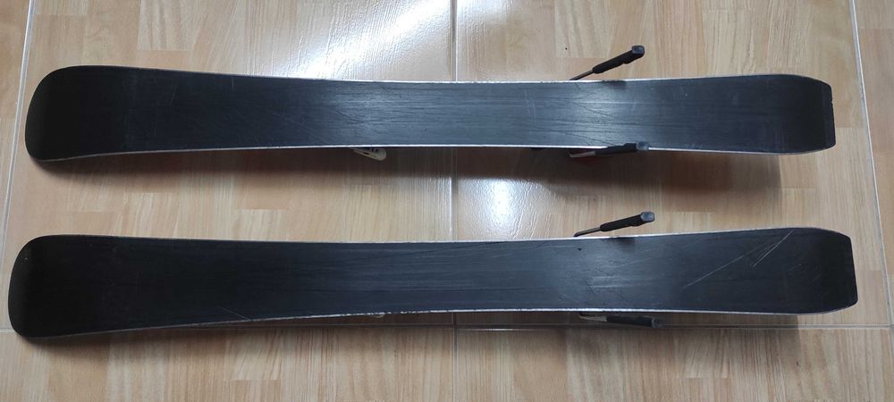 Echipament Schi 80cm - schiuri, clapari, casca + protectie spate copii