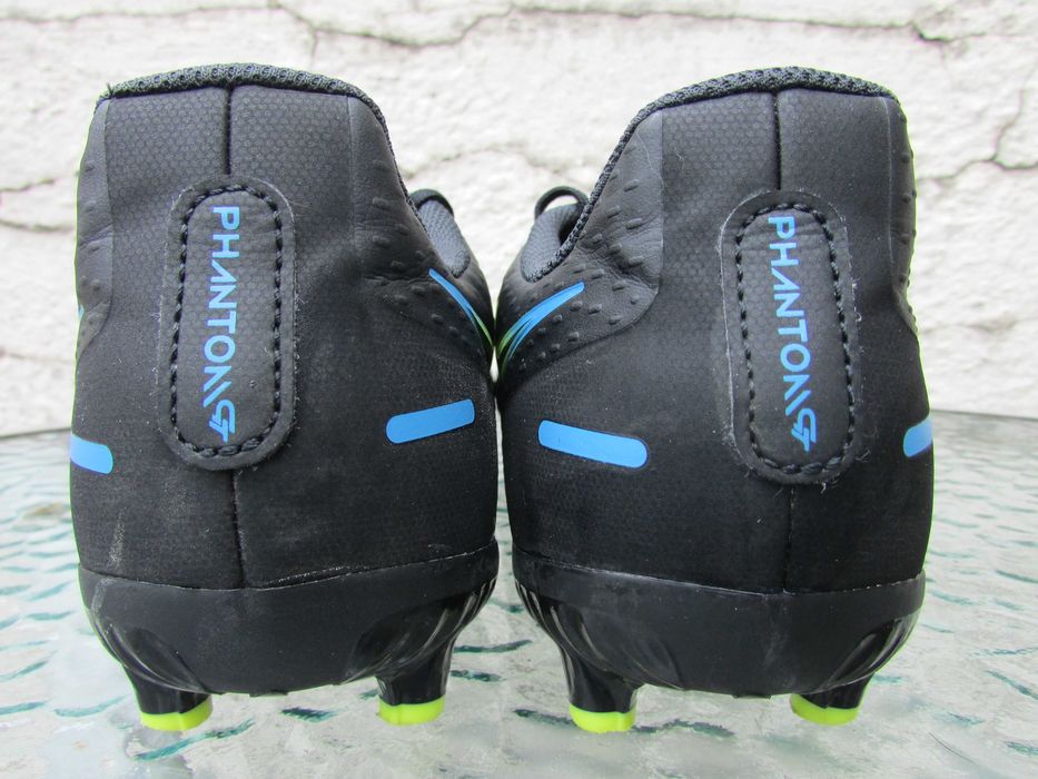 Футболните обувки Nike Phantom