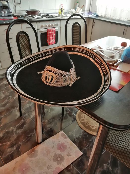 Vând Sombrero