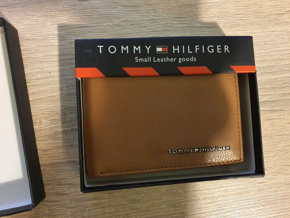 Мъжки портфейл от естествена кожа Tommy Hilfiger