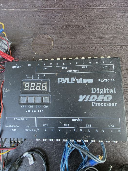 Monitor ,tetiere si sistem media phonocar italy