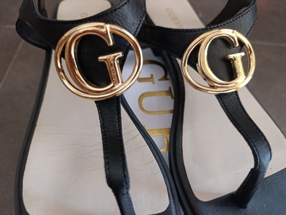 Кожени сандали Guess