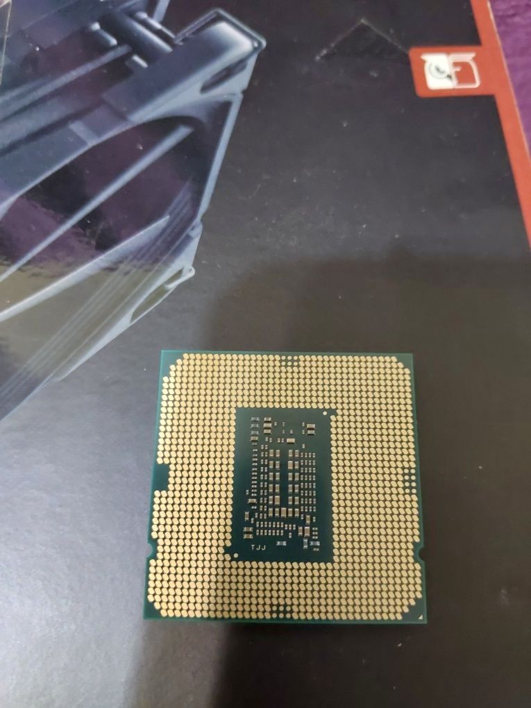 процесор intel core i5-10400F , LGA1200 6-ядрен, 12-треда