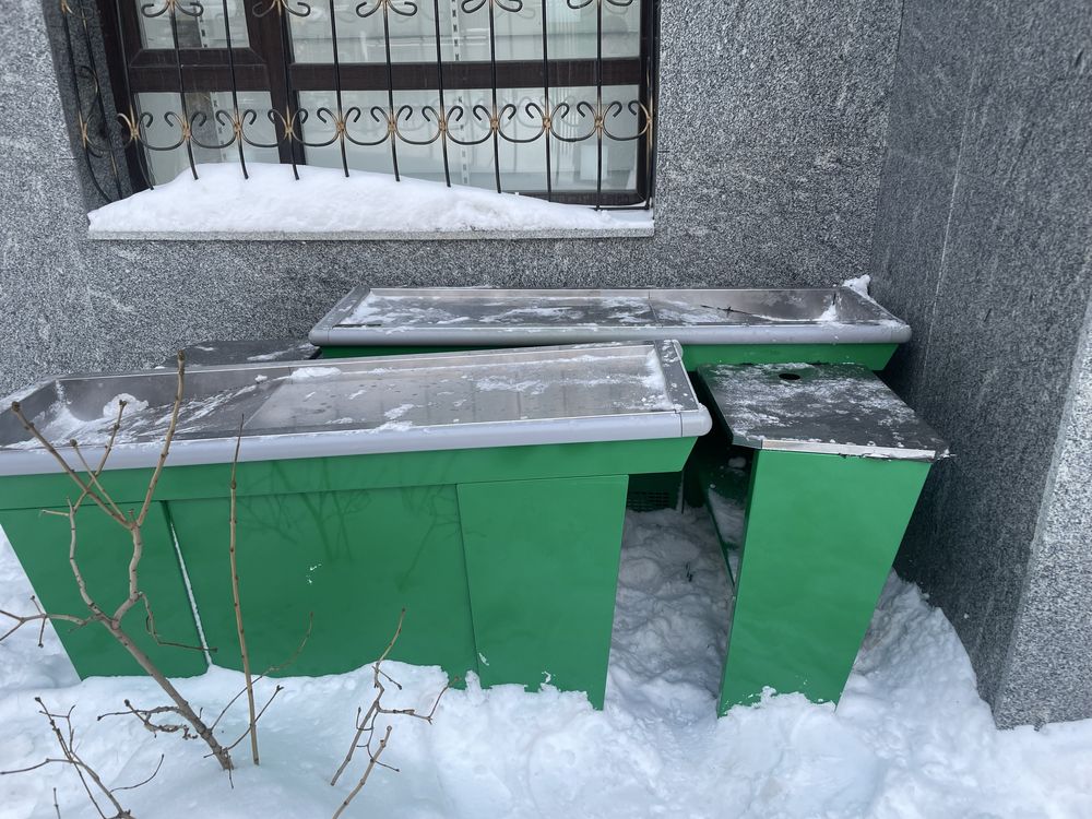 Продается кассовая стол в отличным состояний