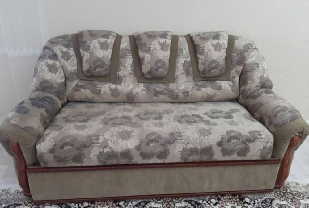 Дивандар сатылады.