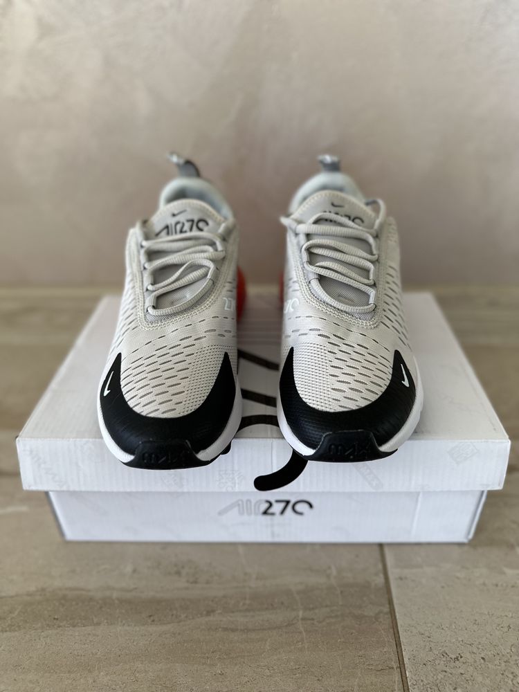 Продавам Найк airmax270