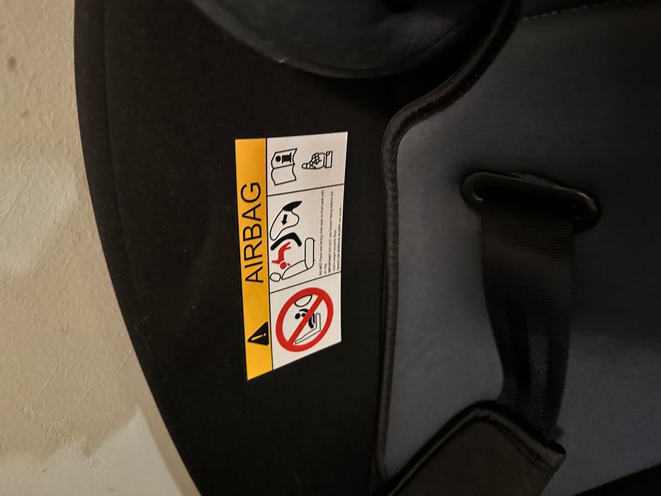 Столче за кола на марката Moni hybrid