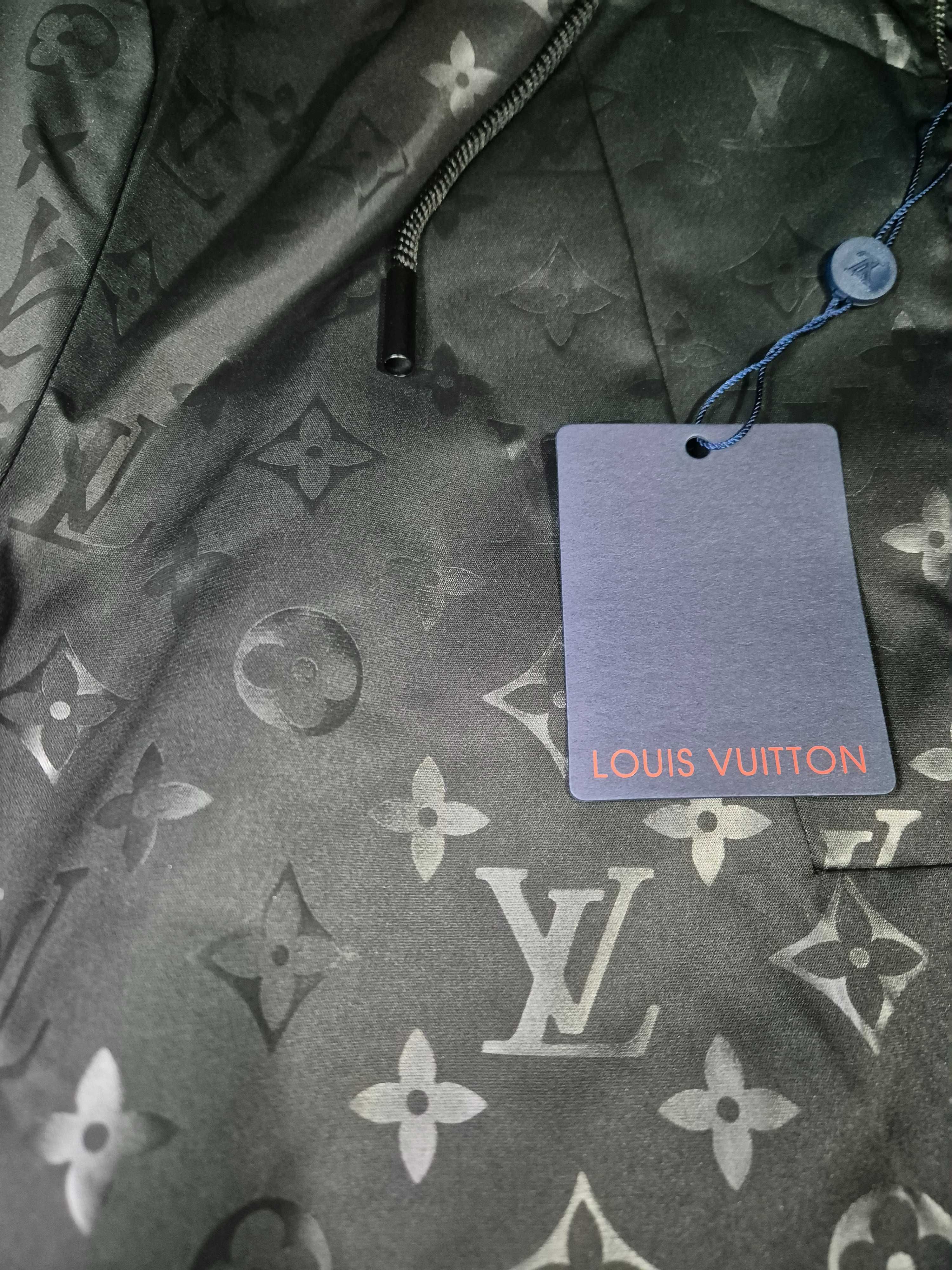 Louis Vuitton Яке