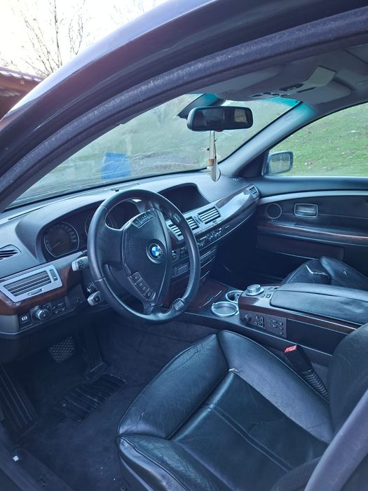 Vând sau dau la dezmembrări bmw seria 7 e65, schimb și cu tractor sau