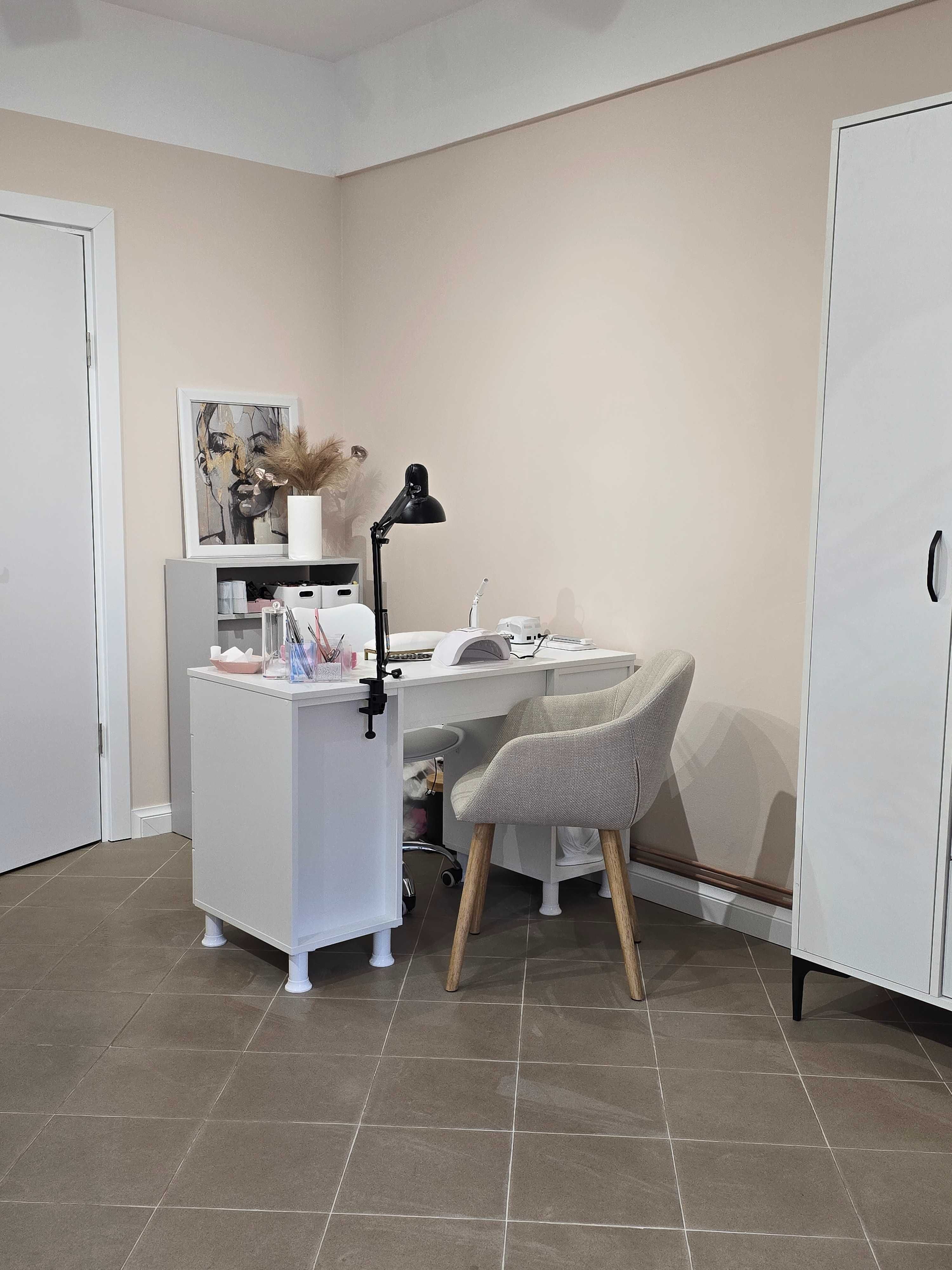 Inchiriez Post de Manichiura - Salon nou - Zona Motilor / Platinia