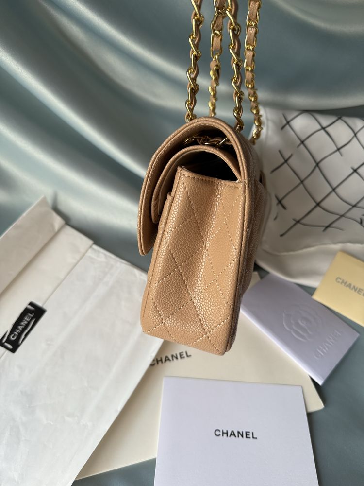 Оригинална чанта Chanel Classic Flap Bag Beige