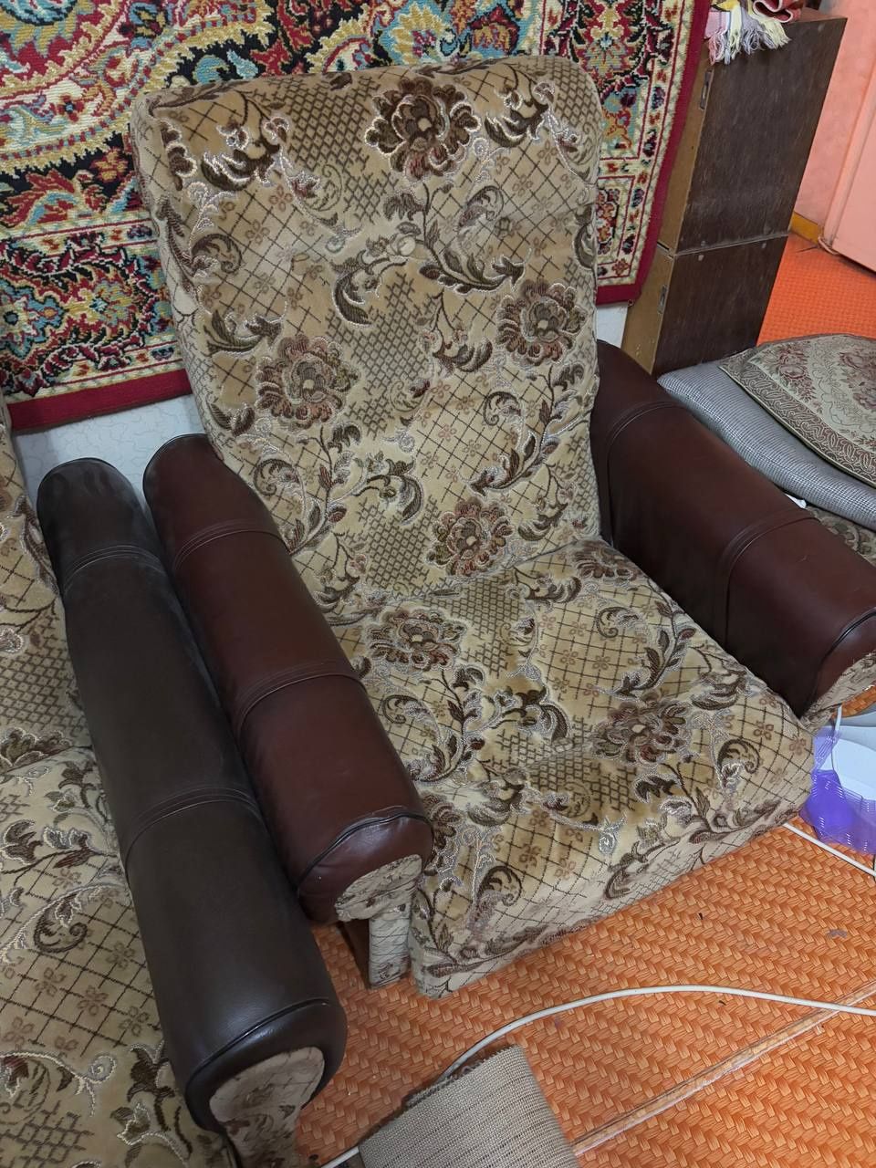 Диван  и  кресла