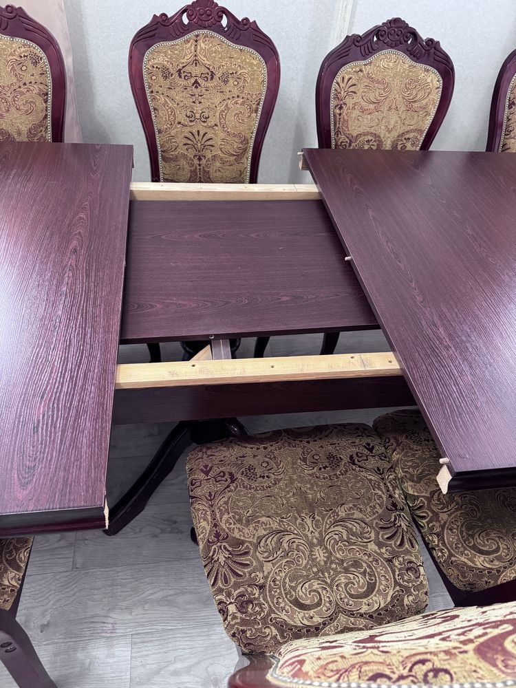 Стол стулья для гостиной