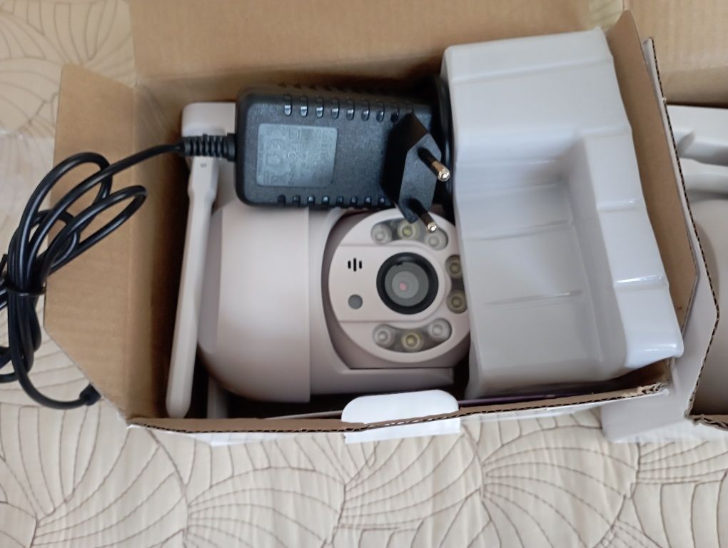 Vând set 2x camere de supraveghere WI-FI SMART CAMERA