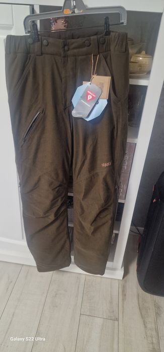 Pantaloni harkila