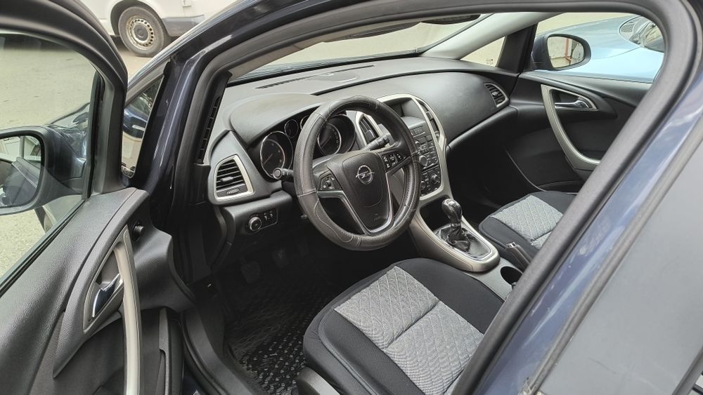 Opel Astra j 2010