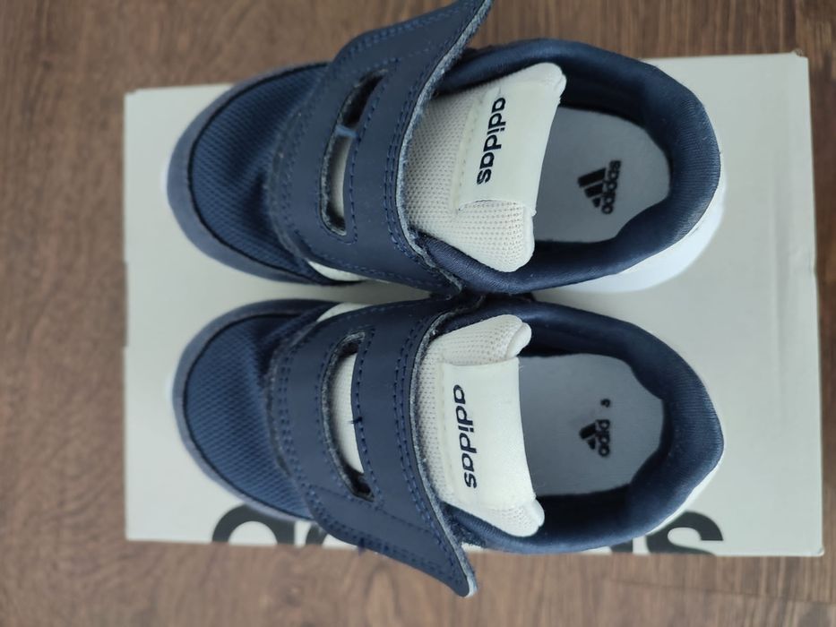 Vand pantof sport marimea 24