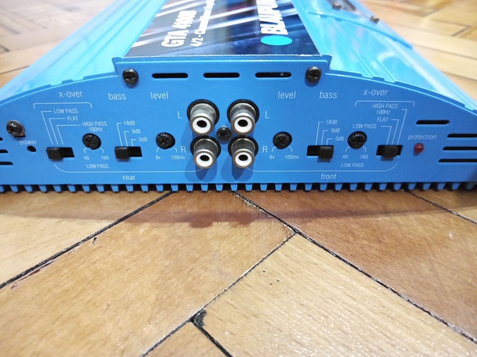 Blaupunkt GTA 4100B усилвател