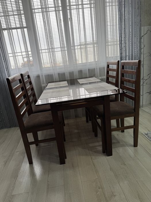 Стол со стульями