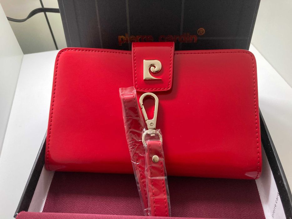 Дамско червено лачено портмоне Pierre Cardin, ново, с кутия