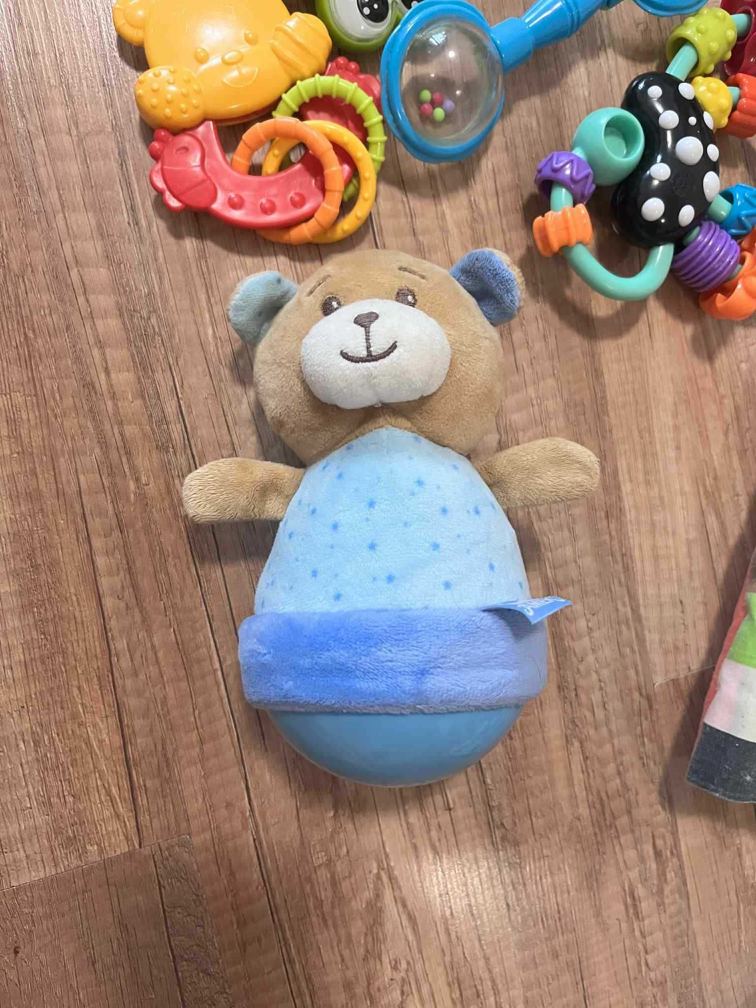 Бебешки дрънкалки, играчки и мека книжка на английски